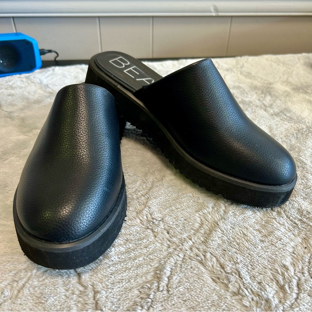 Black Slip-On Clogs Sz 6, 7 or 8 Matisse Free People Beach Charlotte NWOT